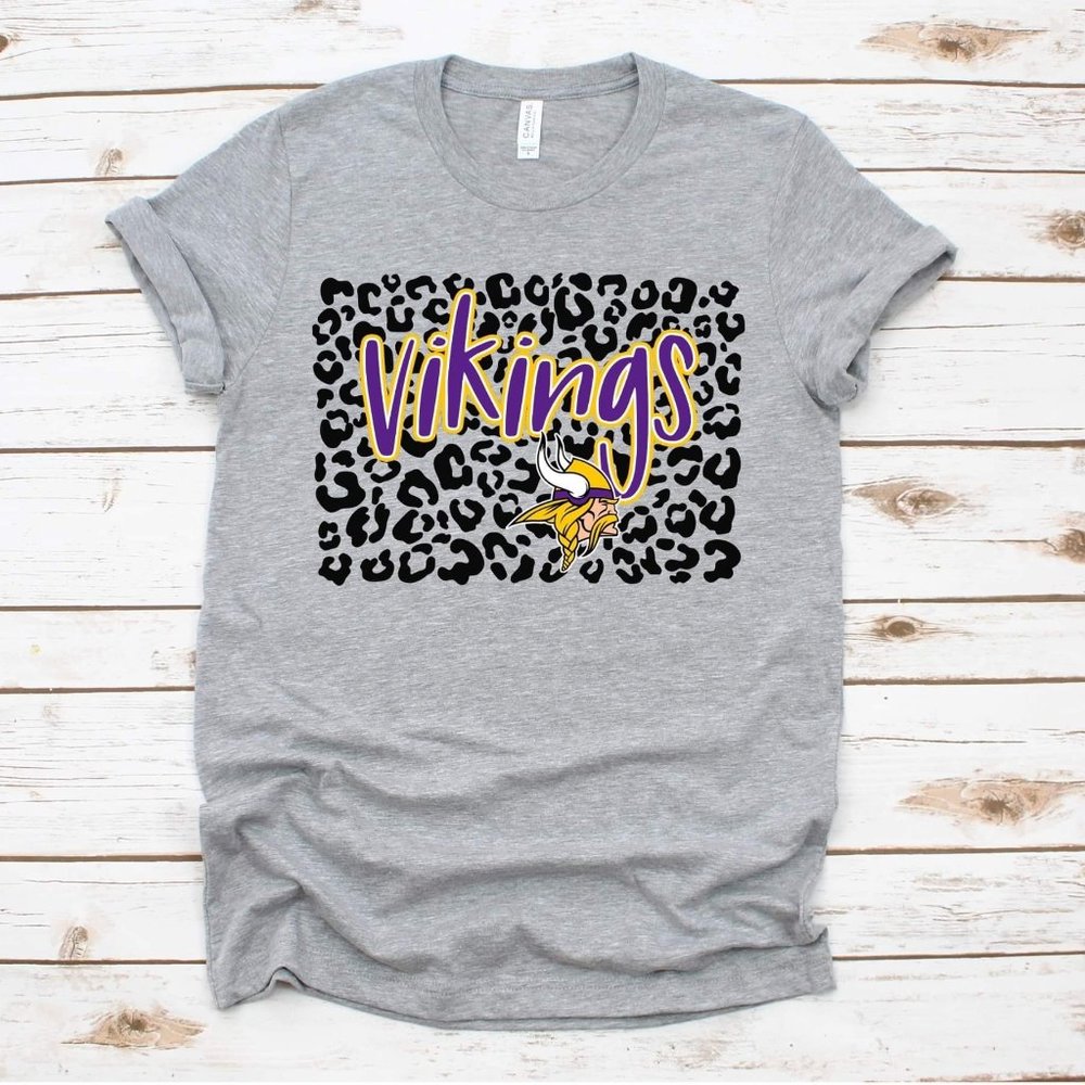 NWOT Minnesota Vikings T-Shirt